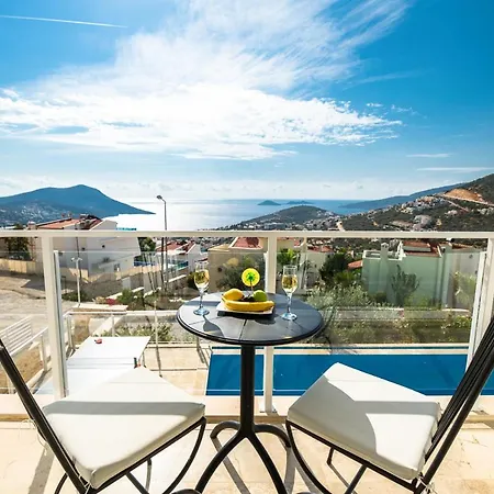 Sleeps 8 With Pool And Air Con