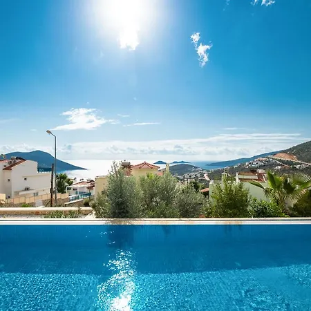 Вилла Sleeps 8 With Pool And Air Con