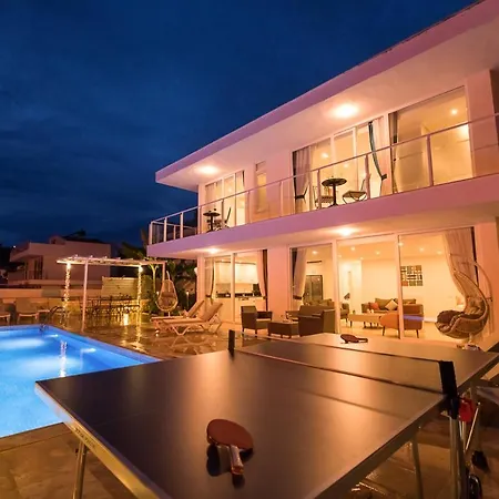 Sleeps 8 With Pool And Air Con Willa Kalkan