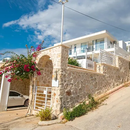 Sleeps 8 With Pool And Air Con *